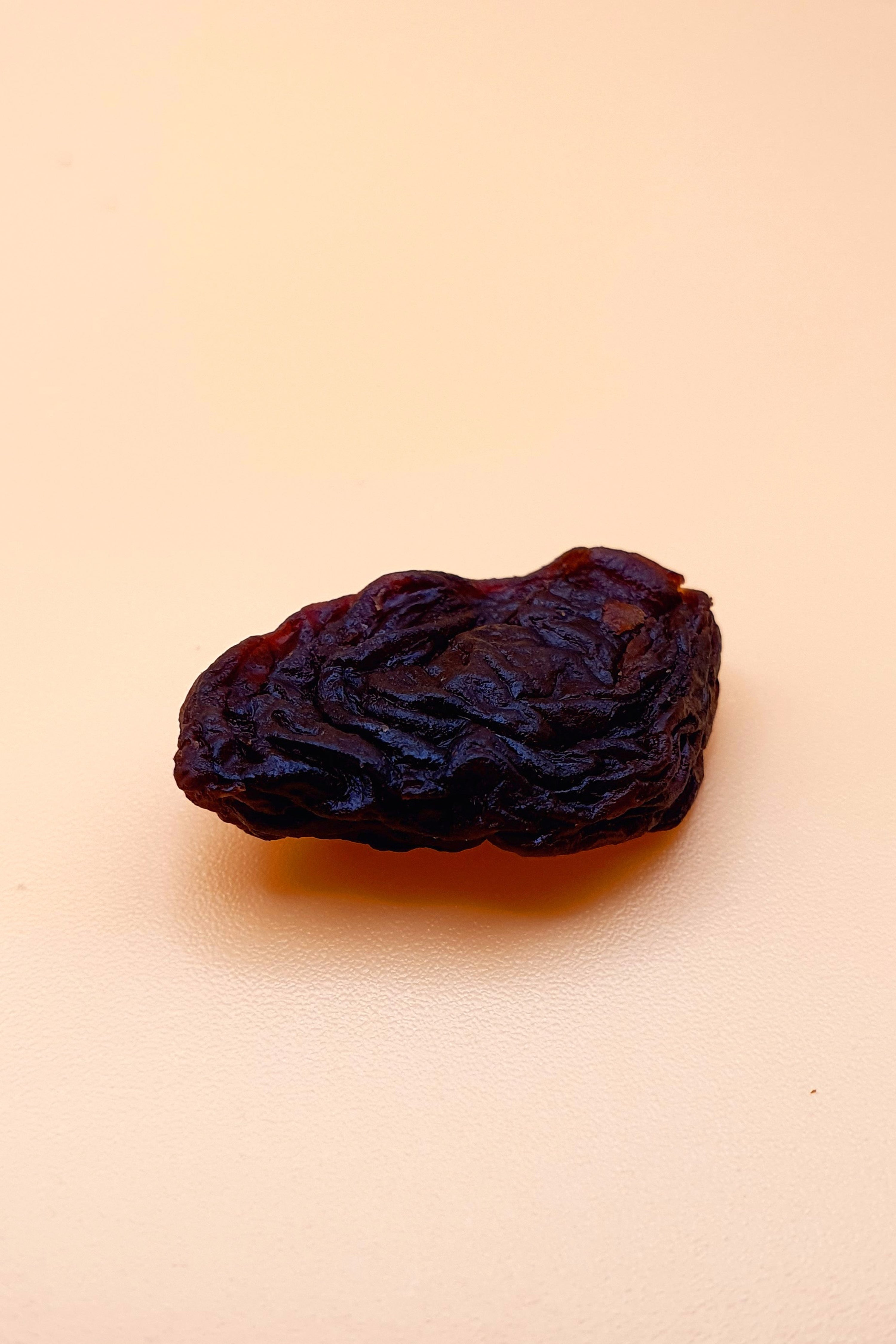Weinbeeren 1000 g vor neutralem Hintergrund