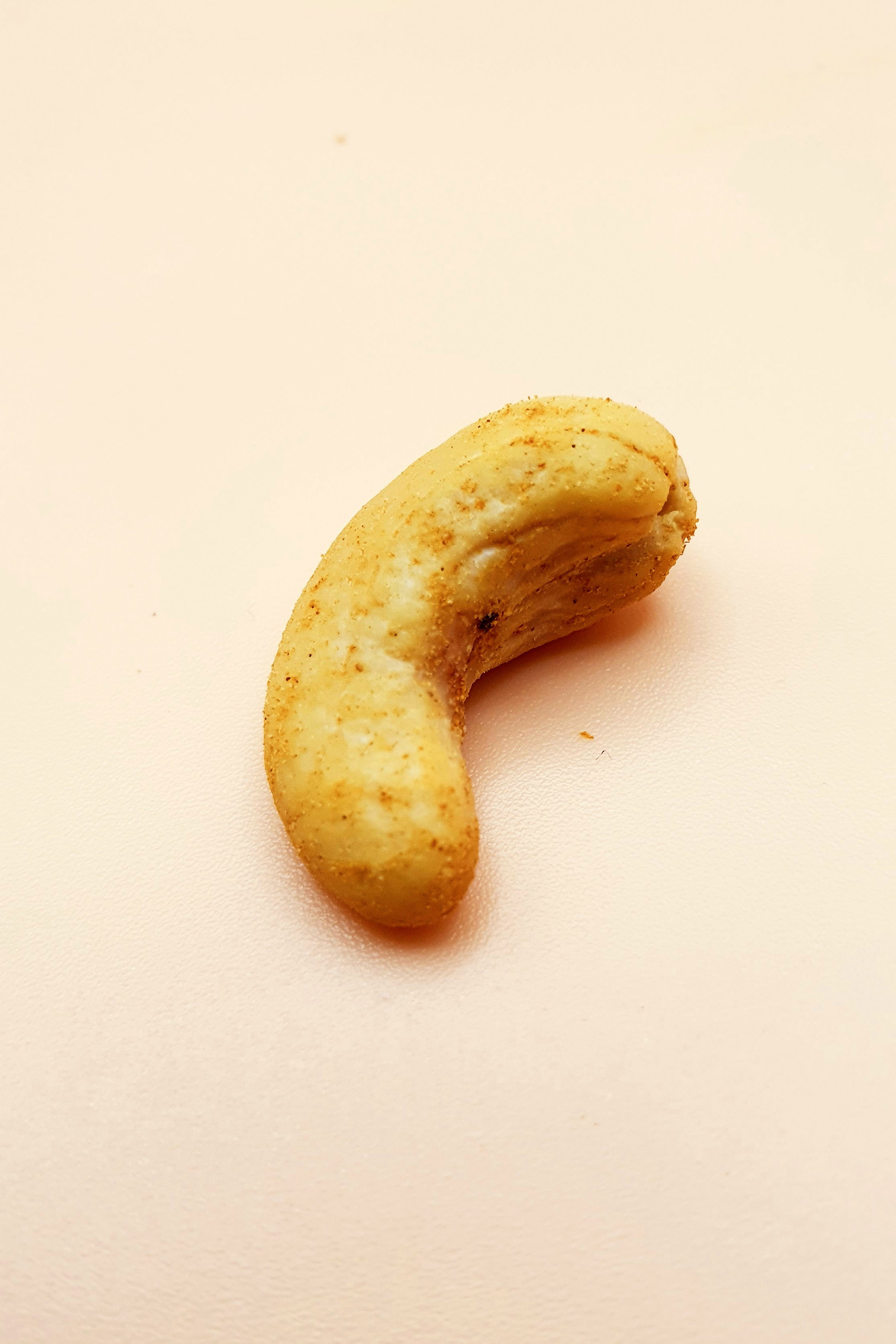 Knabba Baba ein Cashewkern Curry Oriental Flavor 1000 g vor neutralem Hintergrund