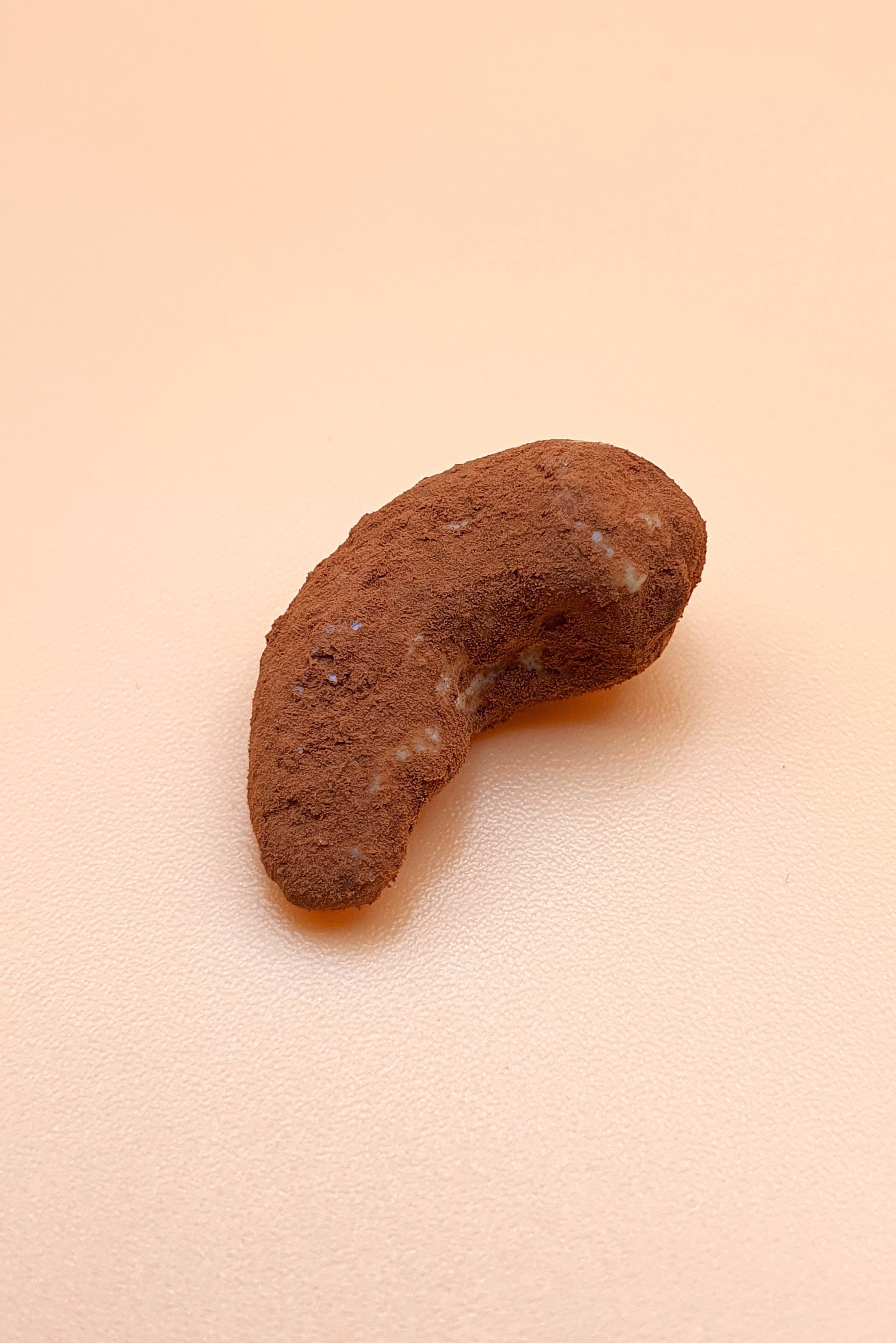 Knabba Baba Schoko-Cashewkerne mit Kakao umhüllt 1000 g vor neutralem Hintergrund