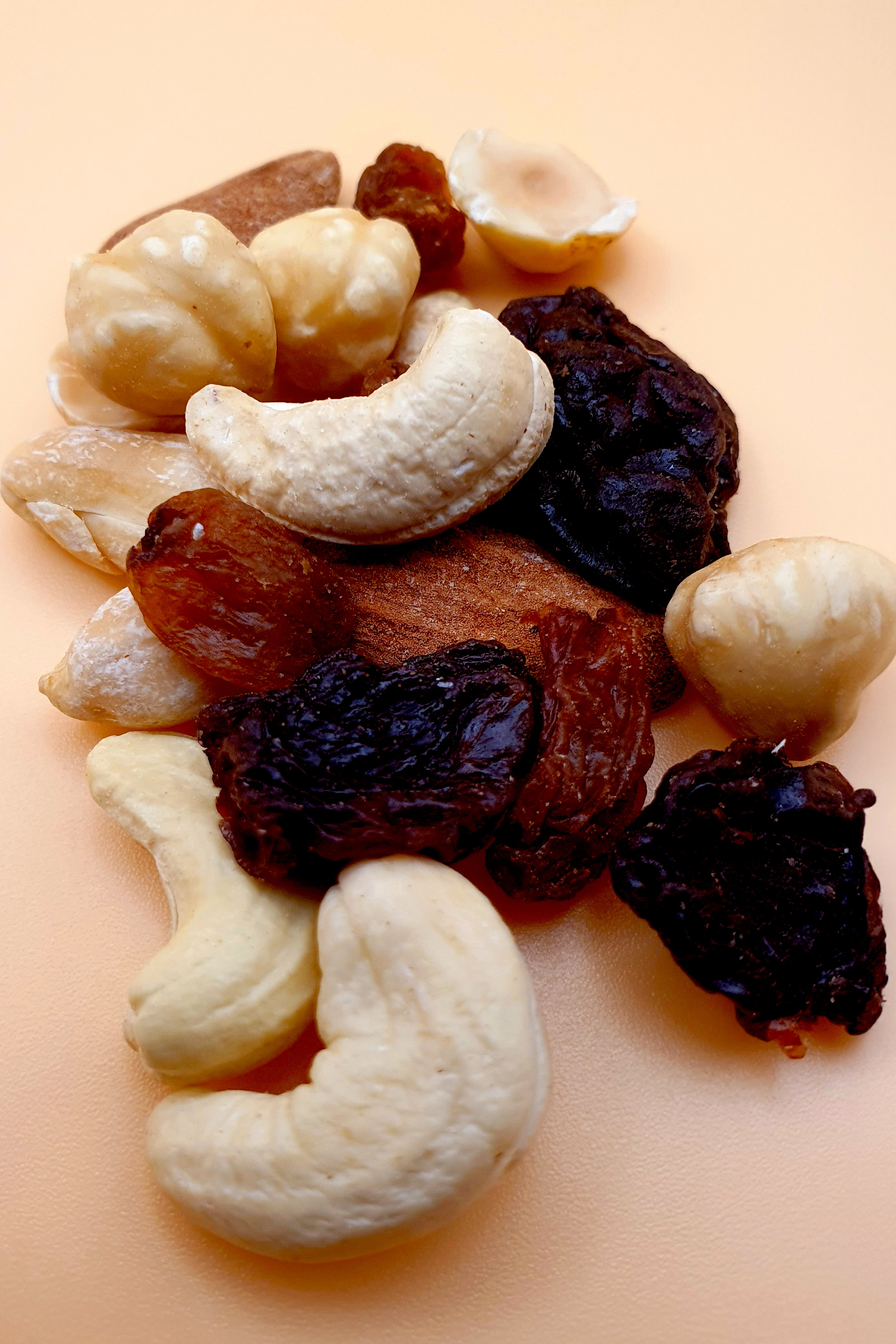Knabba Baba Nussmischung mit Cashewkernen, Mandeln, Haselnüssen und getrockneten Früchten