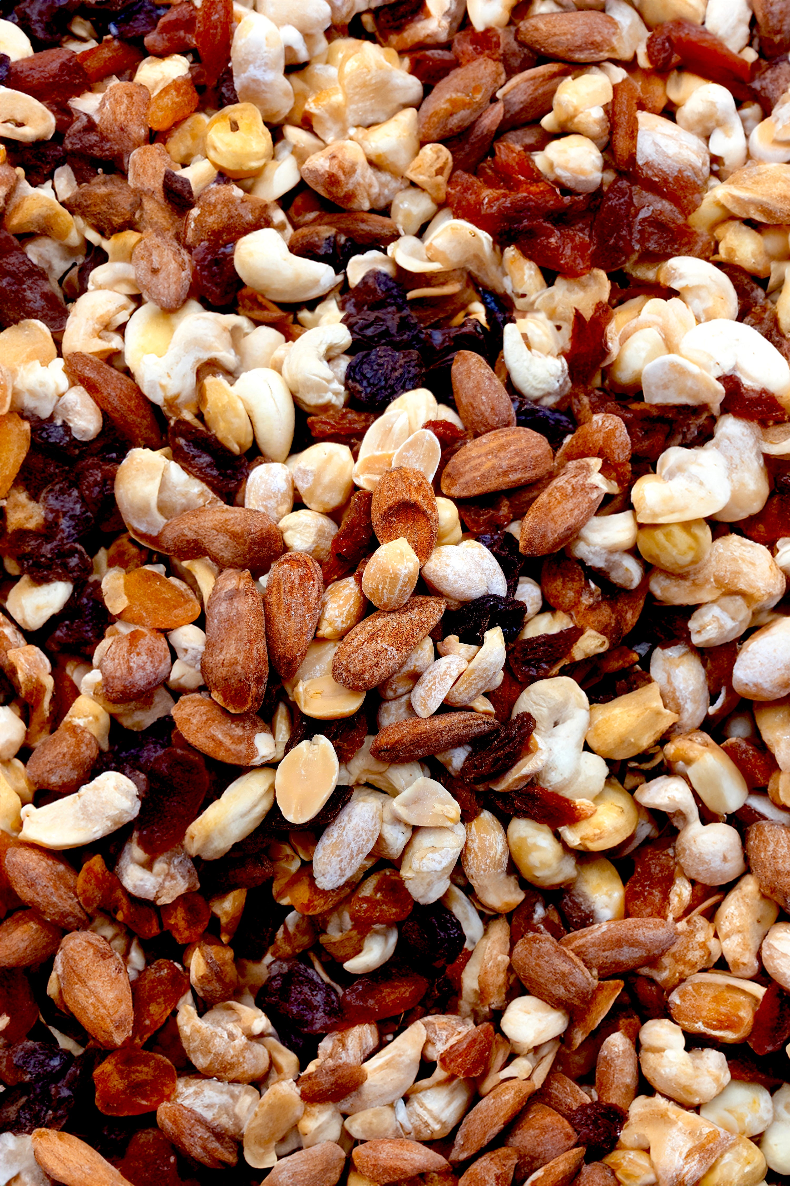 Knabba Baba Nussmischung mit Mandeln Cashews und getrockneten Früchten bunt gemischt